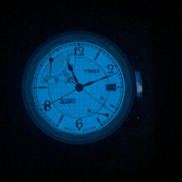 Timex Worldclock 45mm stainless steel bracelet - Picture 3 of 6